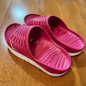 Hoka women’s ora recovery slide
